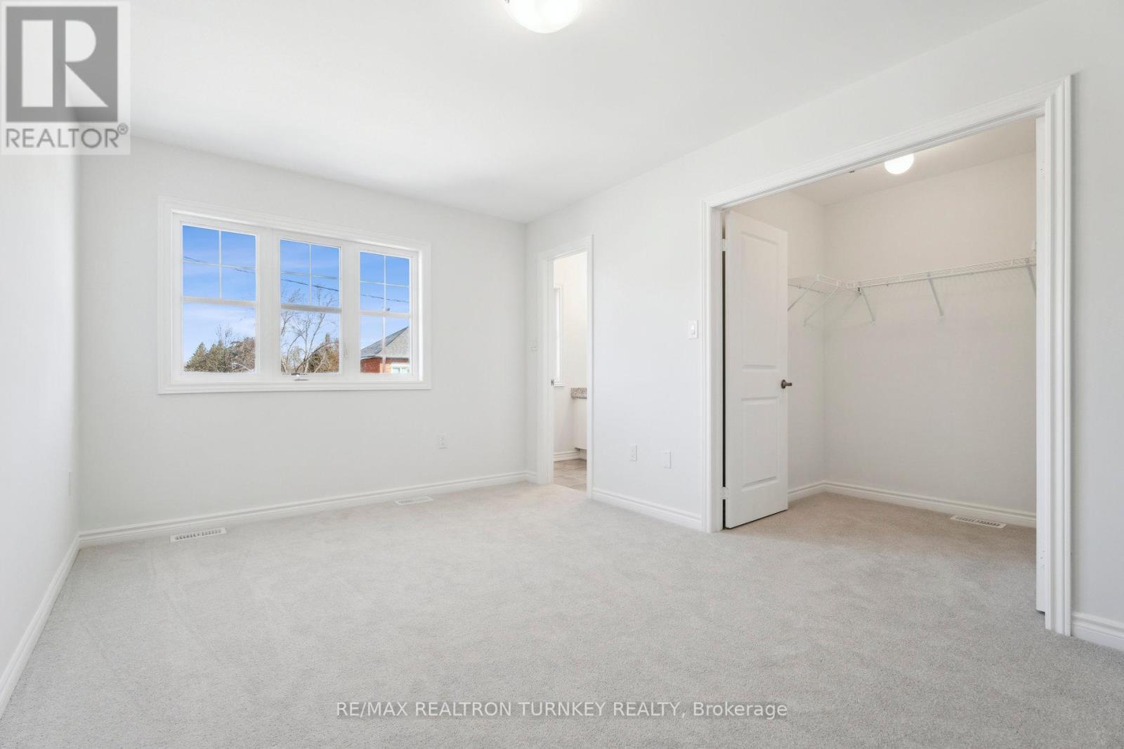 15 Ravenscraig Place, Innisfil, Ontario  L0L 1L0 - Photo 13 - N12313943