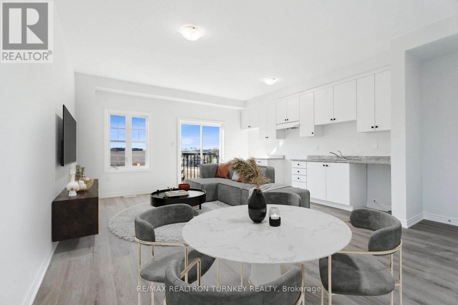 15 Ravenscraig Place, Innisfil, Ontario  L0L 1L0 - Photo 5 - N12313943