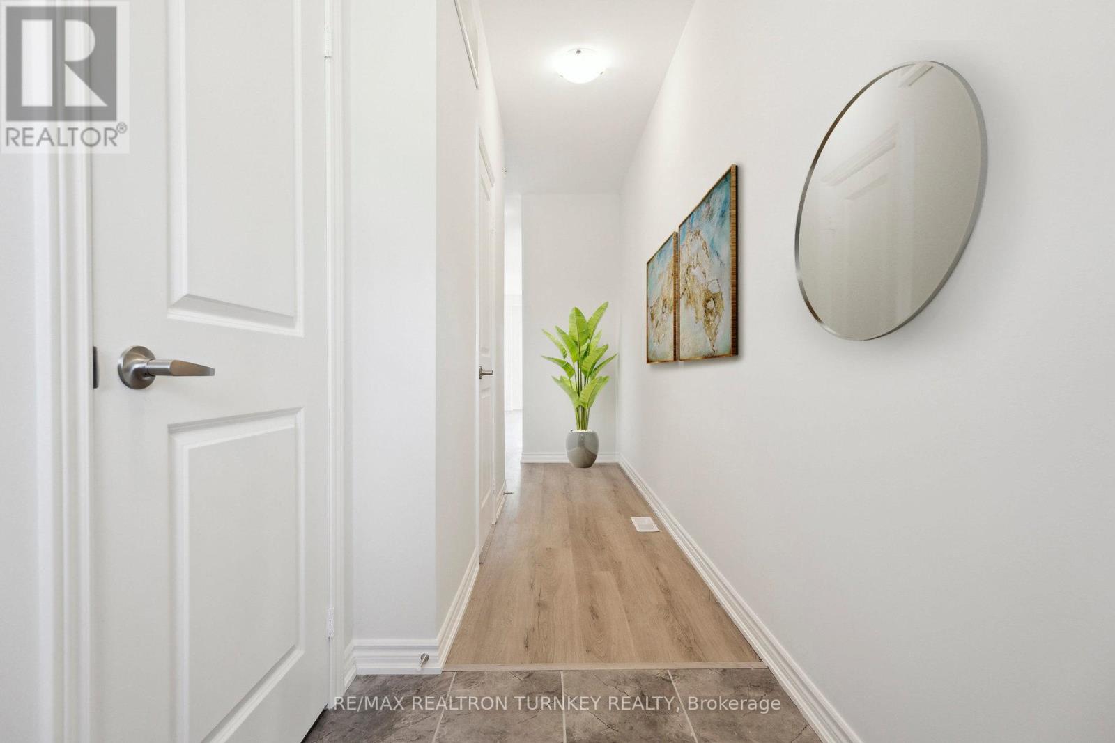 15 Ravenscraig Place, Innisfil, Ontario  L0L 1L0 - Photo 3 - N12313943