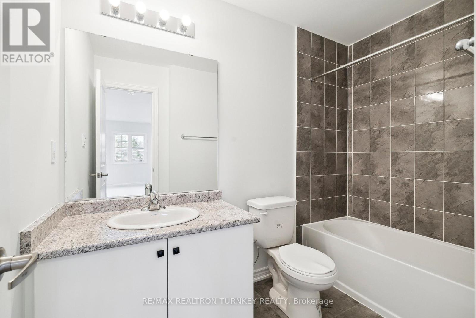 2 Ravenscraig Place, Innisfil, Ontario L0L 1L0 - Photo 24 - N12456600