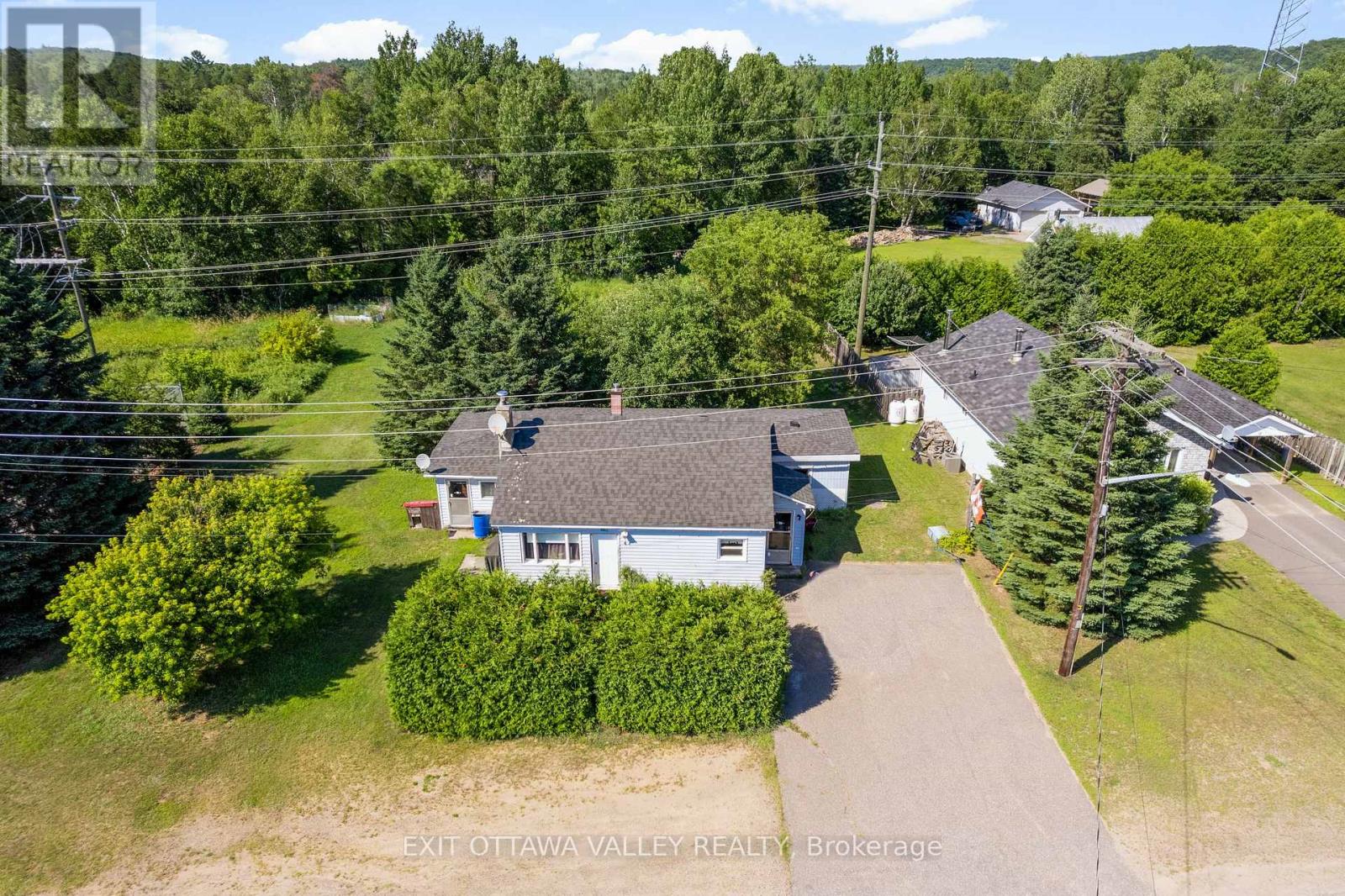15 Philip Street, Madawaska Valley, Ontario  K0J 1B0 - Photo 2 - X12517574