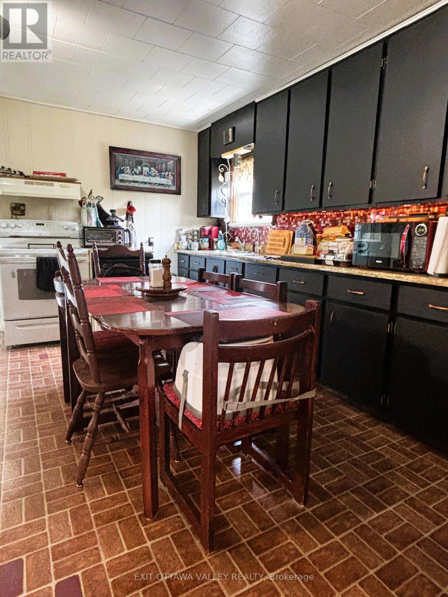 15 Philip Street, Madawaska Valley, Ontario  K0J 1B0 - Photo 24 - X12517574