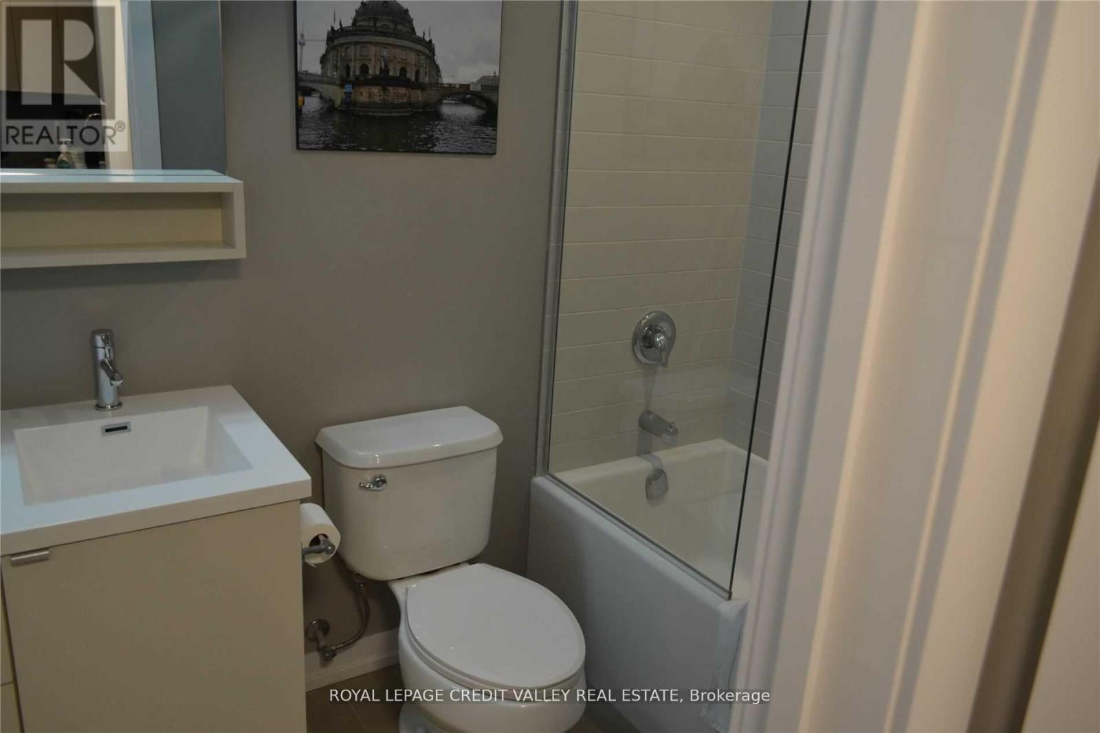 320 - 457 Plains Road E, Burlington, Ontario L7T 2E2 - Photo 25 - W12511918