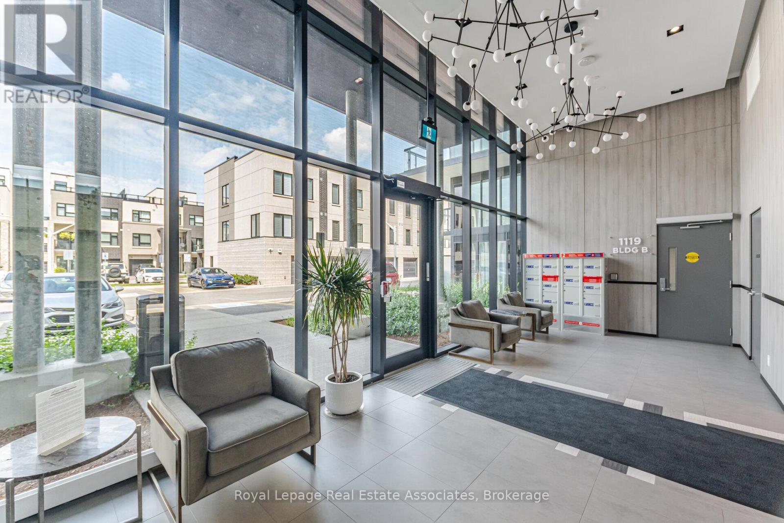 B327 - 1119 Cooke Boulevard, Burlington, Ontario  L7T 0C7 - Photo 3 - W12517262