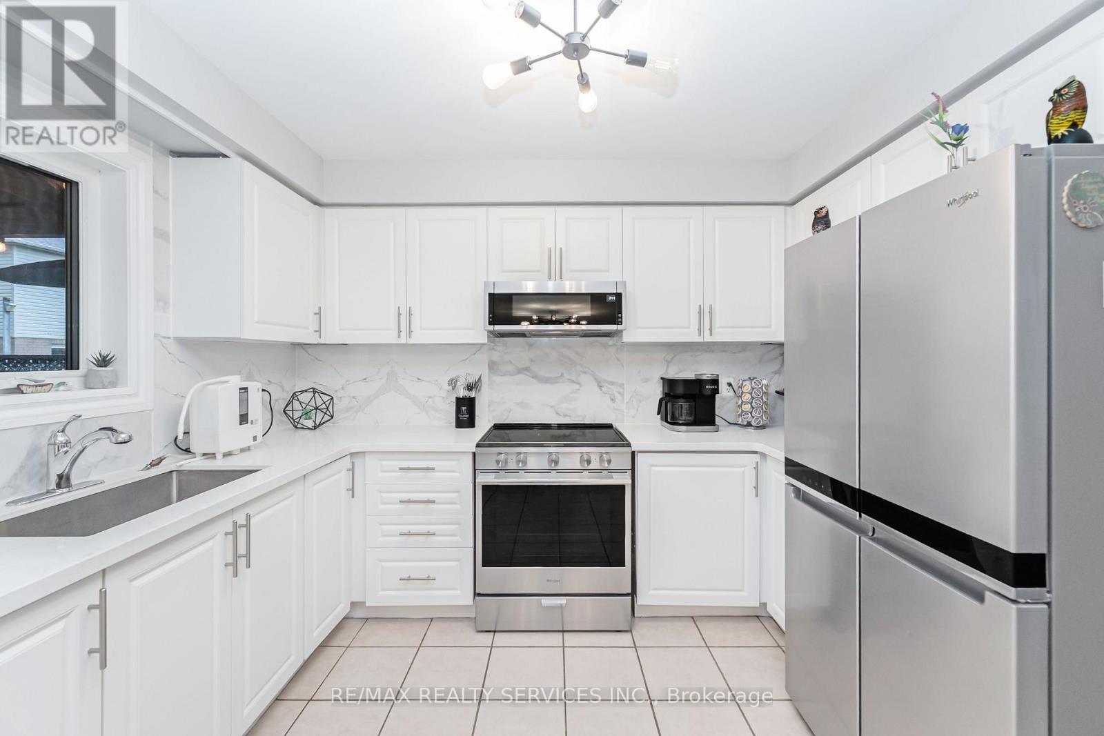 8 Ridgemore Crescent, Brampton, Ontario  L7A 2L6 - Photo 10 - W12517270