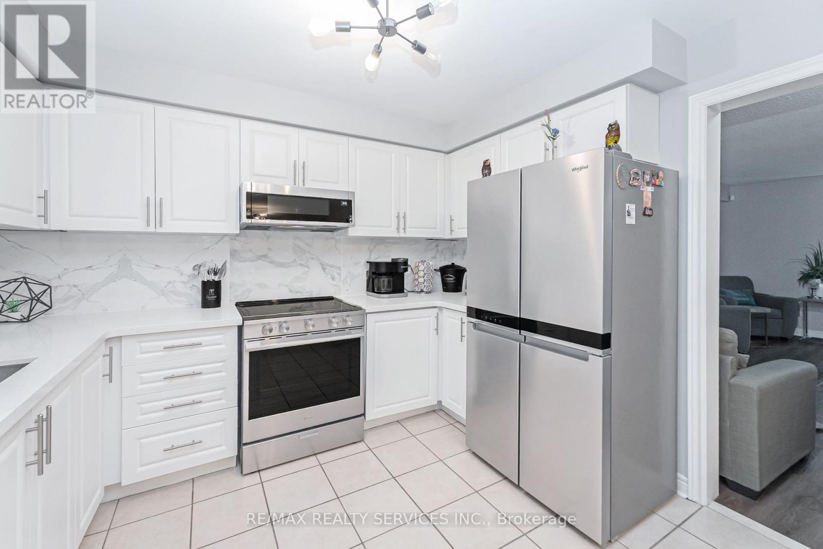 8 Ridgemore Crescent, Brampton, Ontario  L7A 2L6 - Photo 11 - W12517270