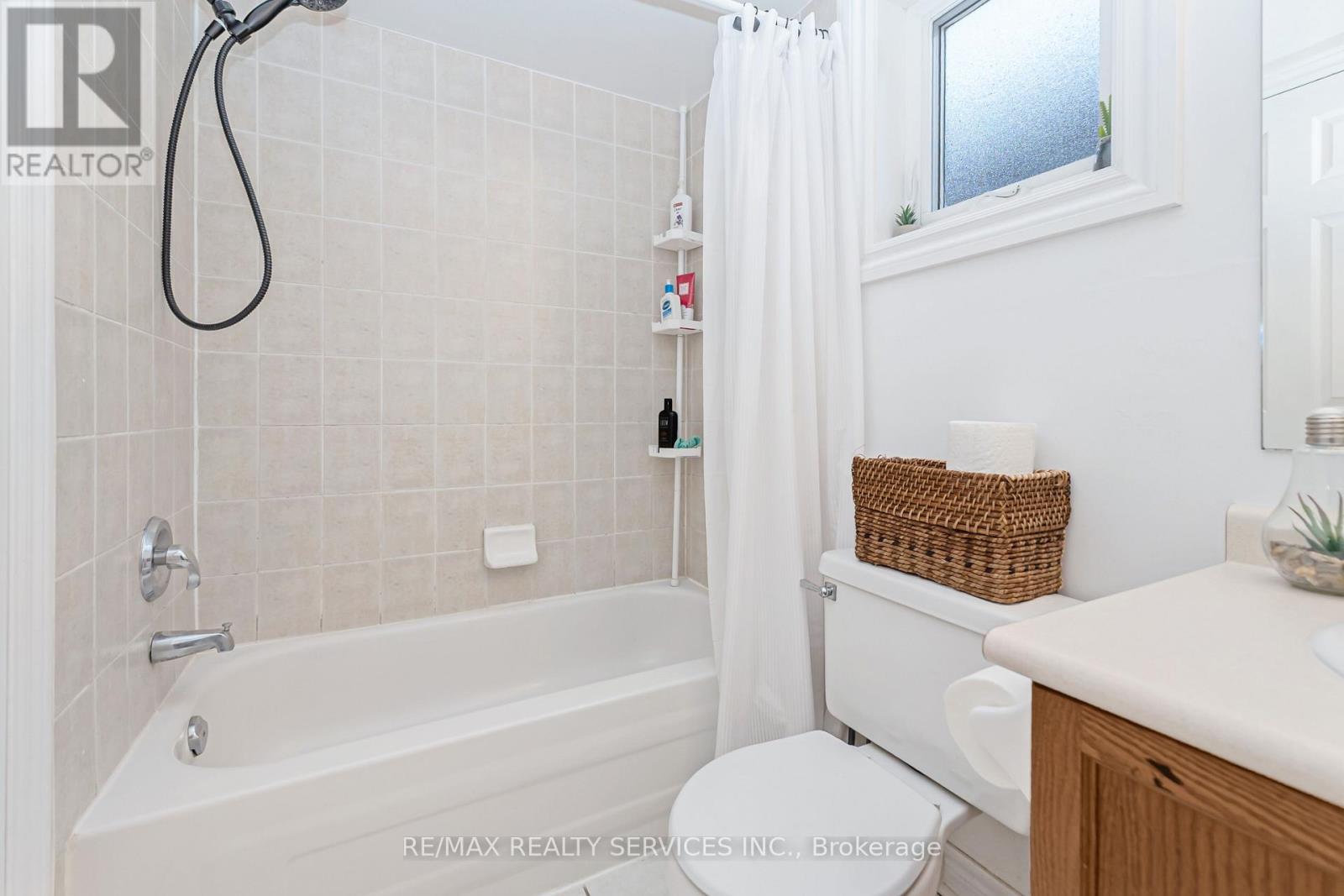 8 Ridgemore Crescent, Brampton, Ontario  L7A 2L6 - Photo 22 - W12517270