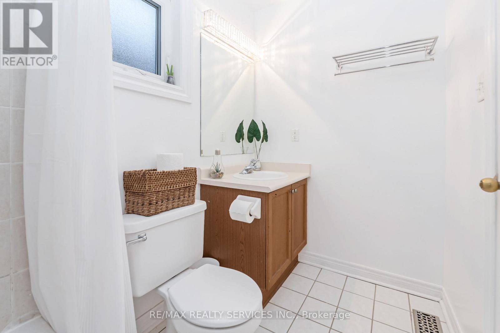 8 Ridgemore Crescent, Brampton, Ontario  L7A 2L6 - Photo 23 - W12517270