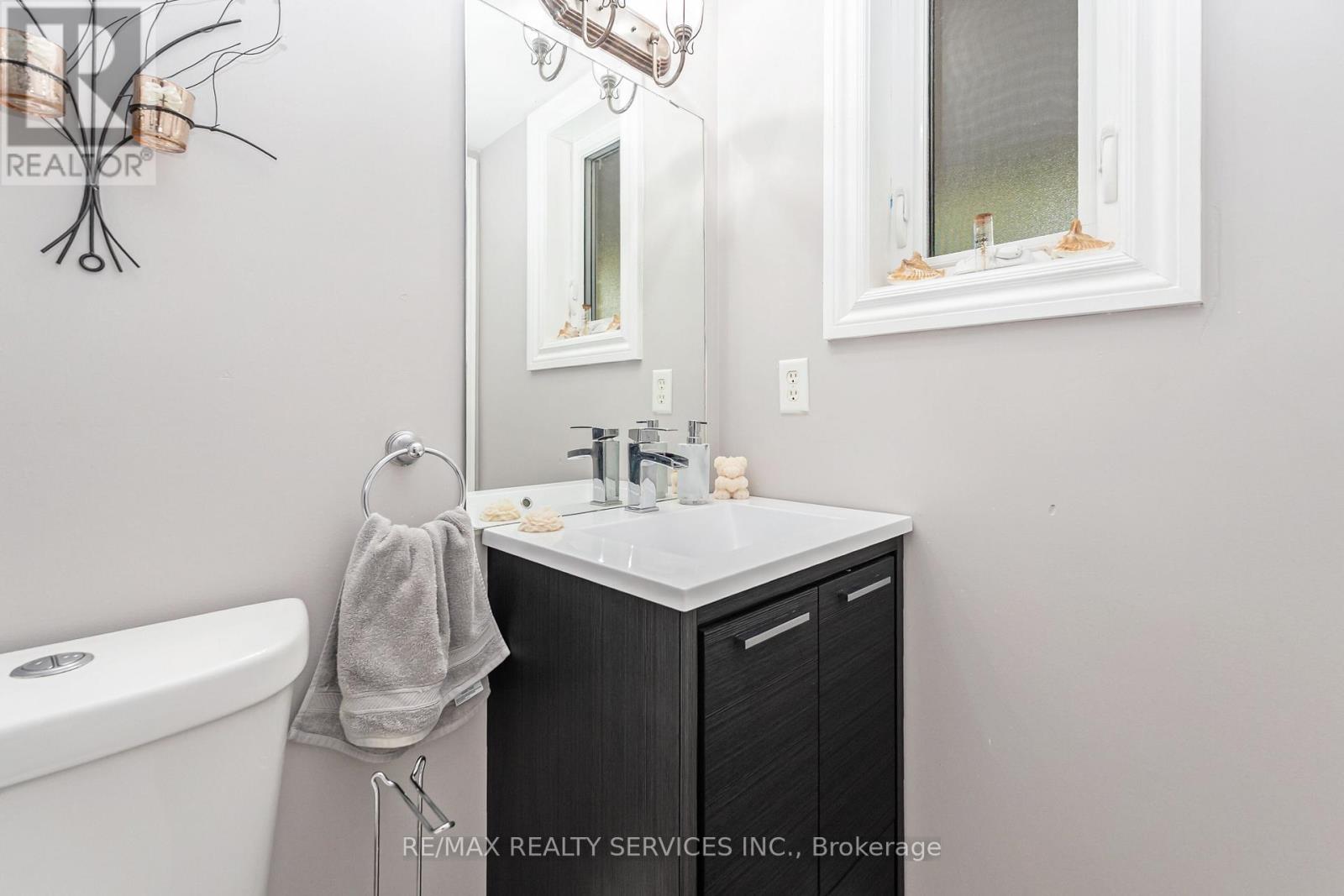 8 Ridgemore Crescent, Brampton, Ontario  L7A 2L6 - Photo 27 - W12517270