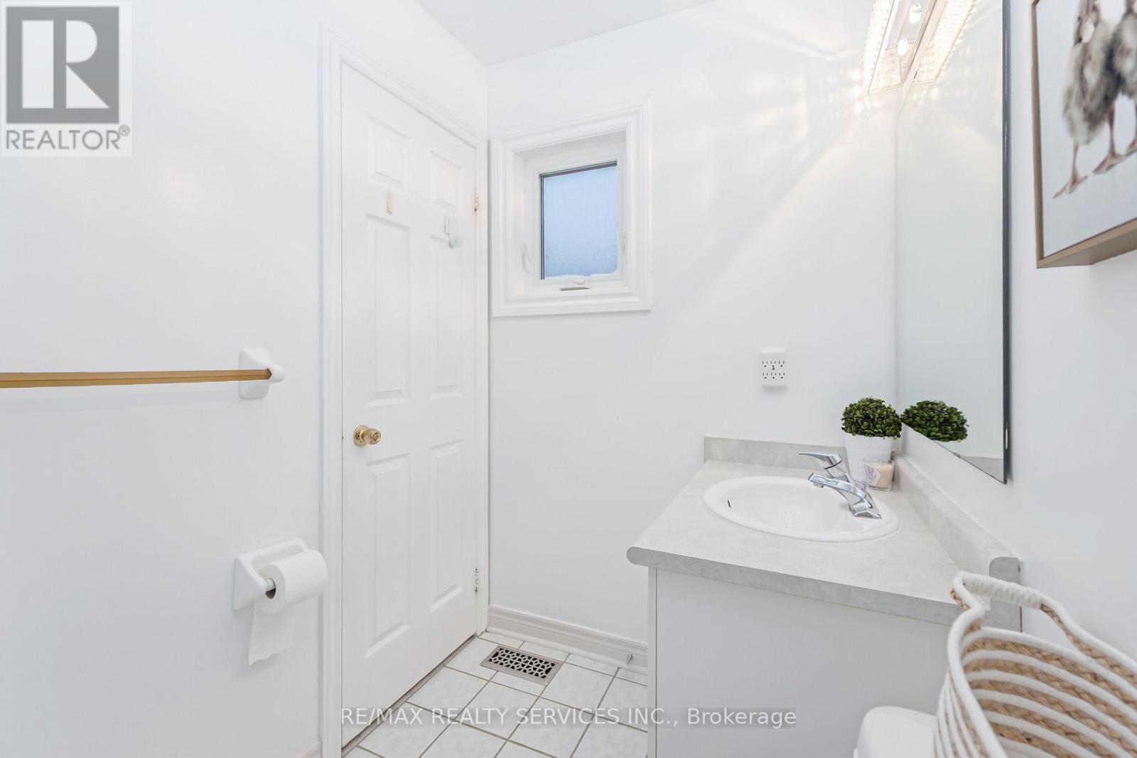 8 Ridgemore Crescent, Brampton, Ontario  L7A 2L6 - Photo 36 - W12517270