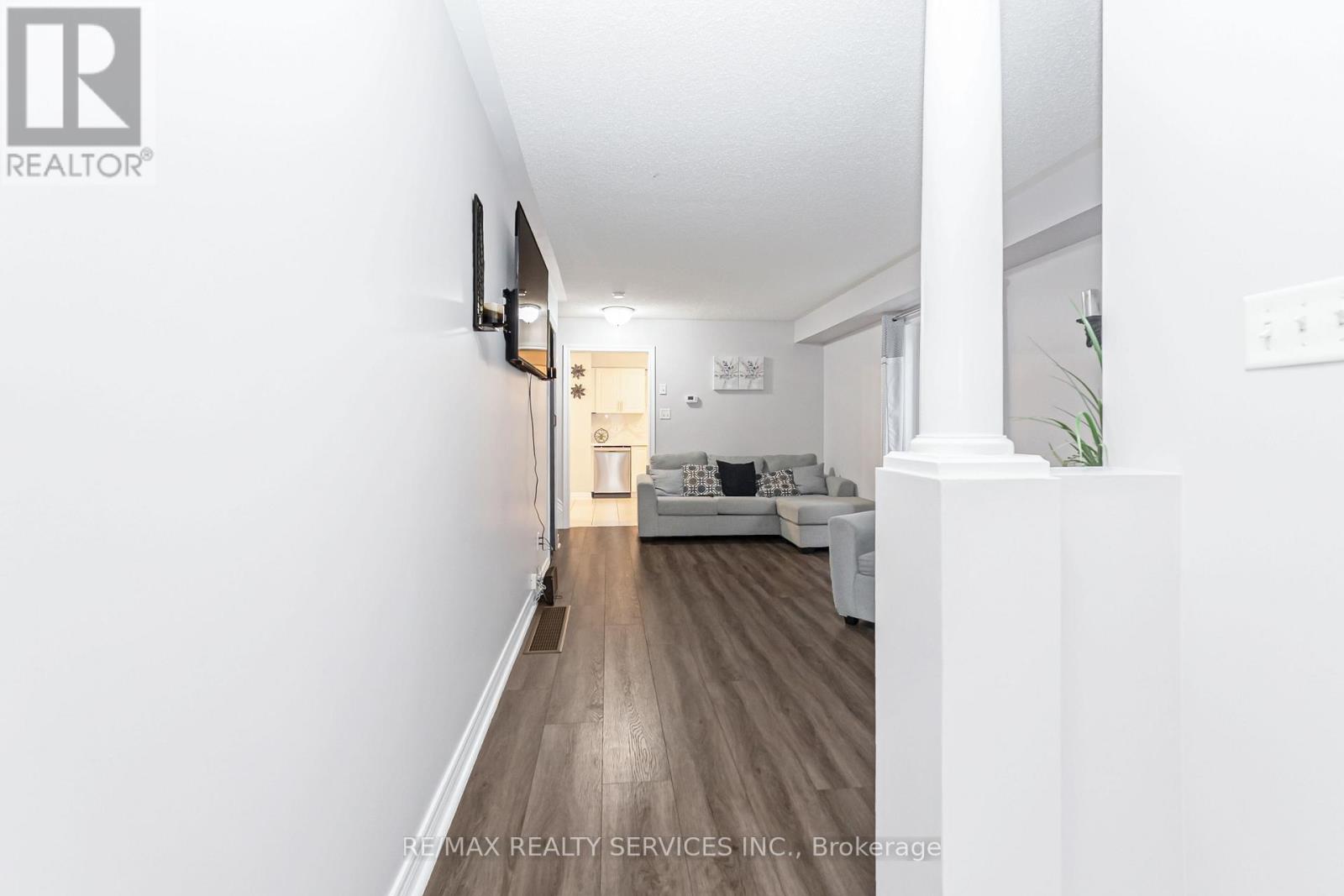 8 Ridgemore Crescent, Brampton, Ontario  L7A 2L6 - Photo 6 - W12517270