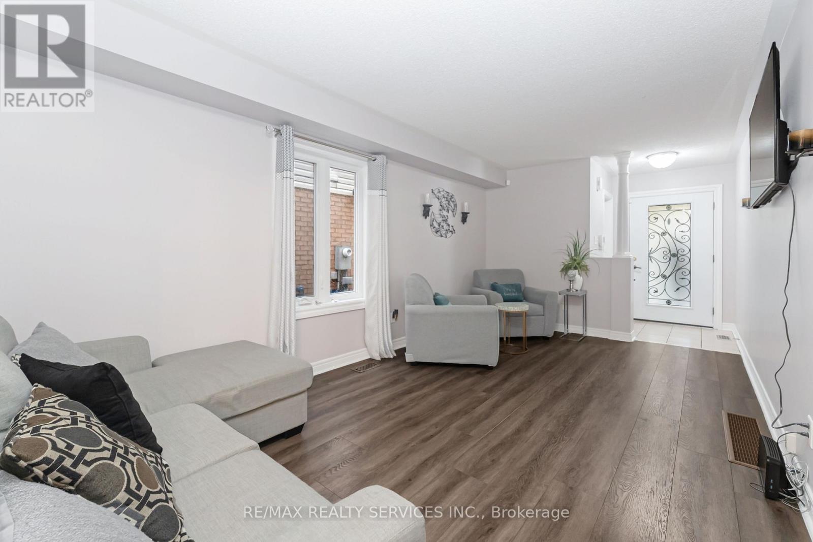 8 Ridgemore Crescent, Brampton, Ontario  L7A 2L6 - Photo 7 - W12517270