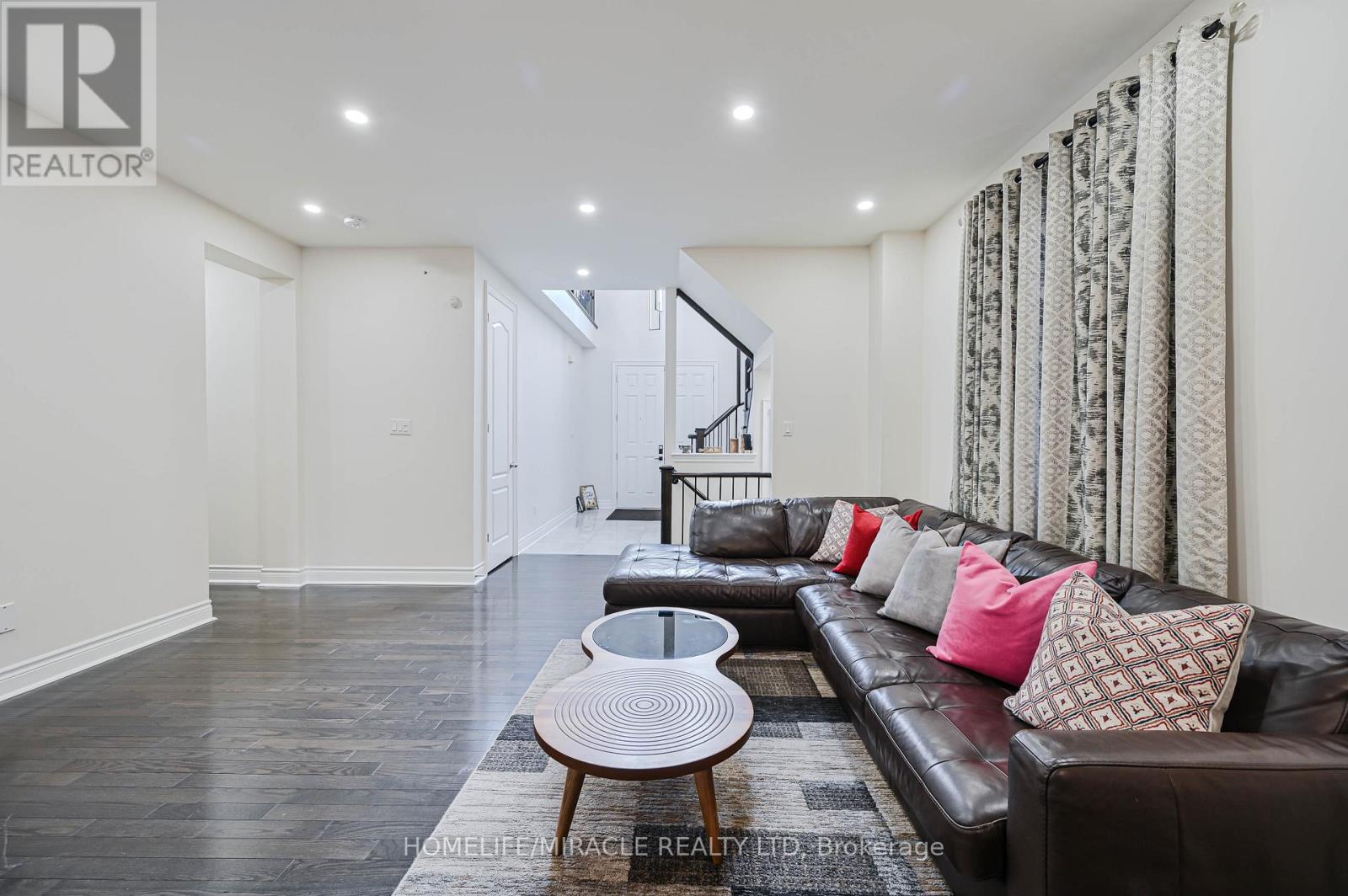 249 Elbern Markell Drive, Brampton, Ontario  L6X 0B1 - Photo 12 - W12517292