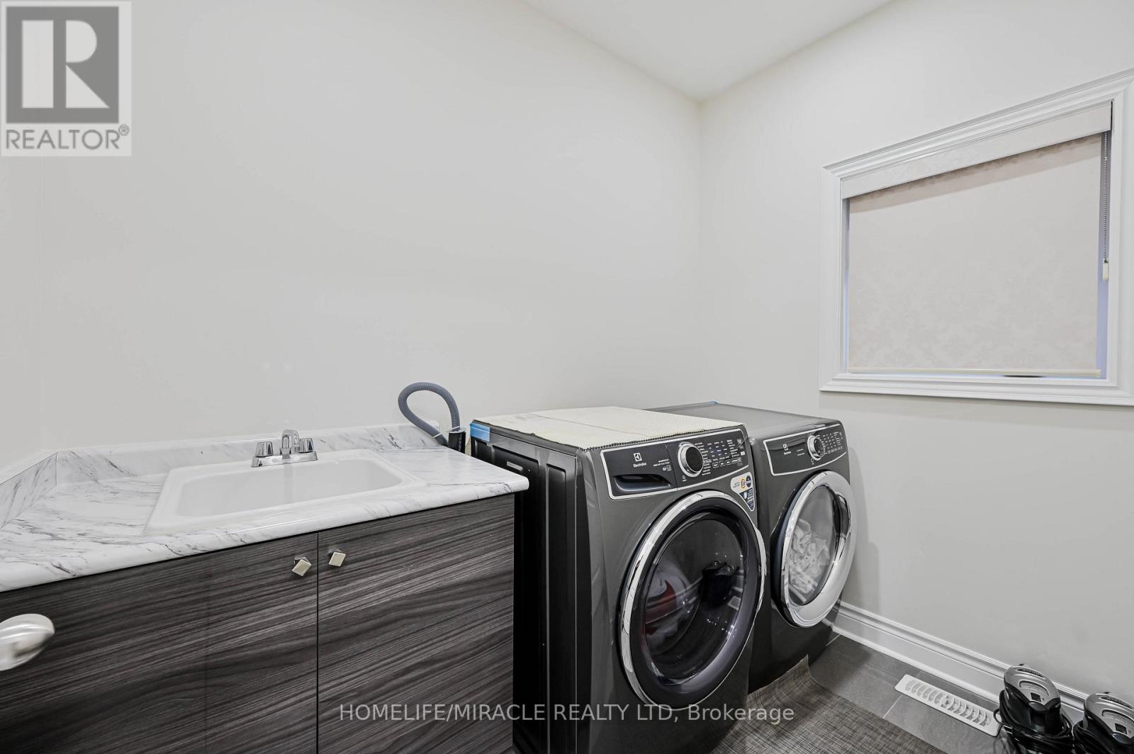 249 Elbern Markell Drive, Brampton, Ontario  L6X 0B1 - Photo 16 - W12517292