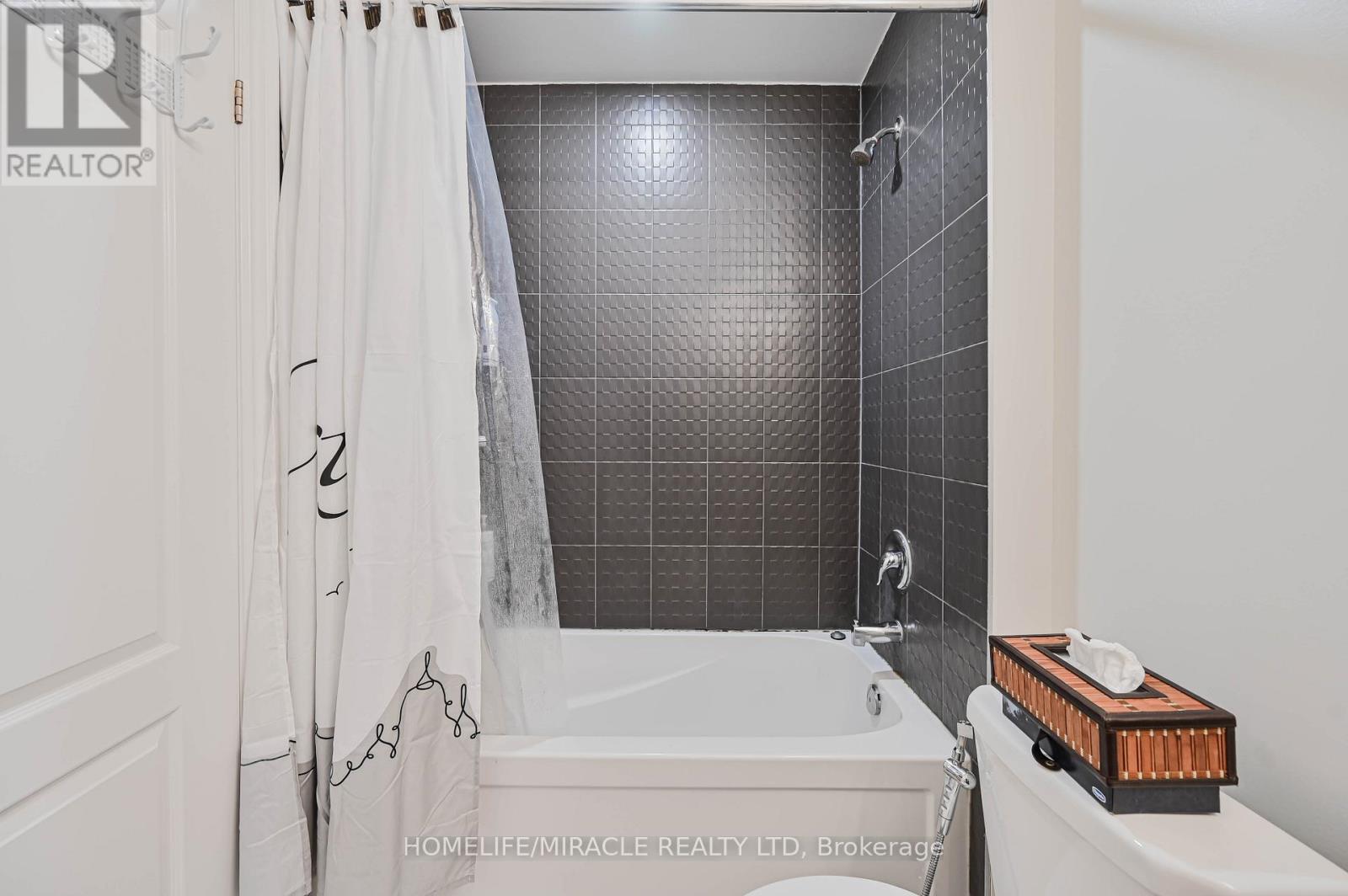 249 Elbern Markell Drive, Brampton, Ontario  L6X 0B1 - Photo 36 - W12517292