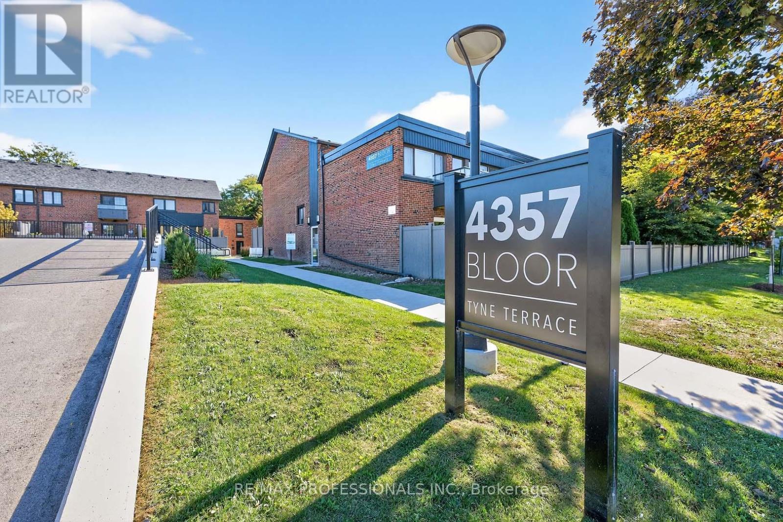 1 - 4357 Bloor Street W, Toronto, Ontario  M9C 2A4 - Photo 2 - W12517312