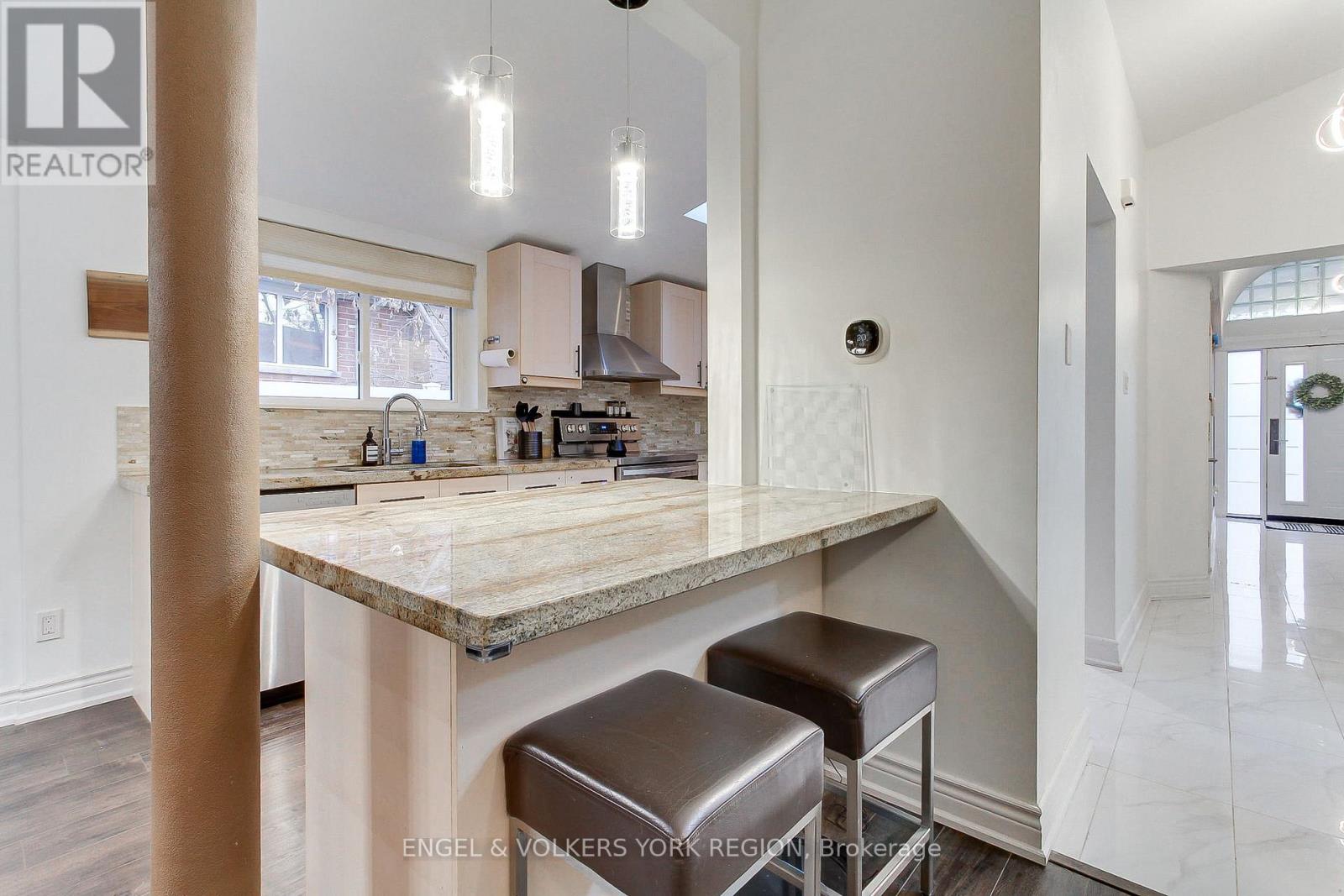 109 Verobeach Boulevard, Toronto, Ontario  M9M 1P8 - Photo 10 - W12517360