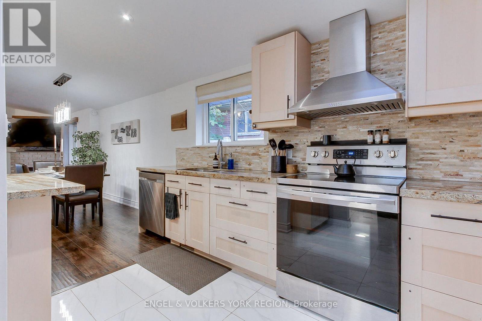 109 Verobeach Boulevard, Toronto, Ontario  M9M 1P8 - Photo 13 - W12517360