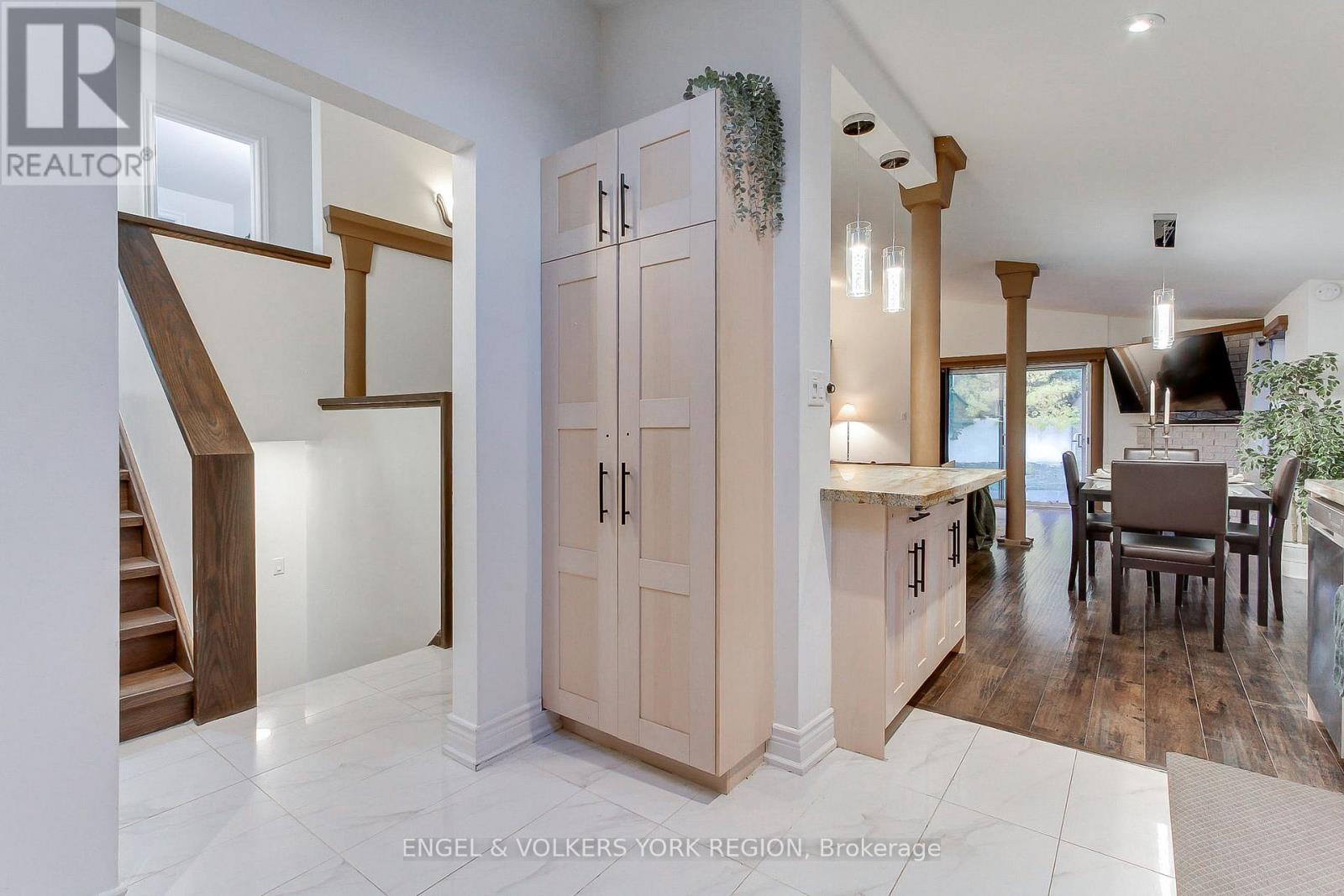 109 Verobeach Boulevard, Toronto, Ontario  M9M 1P8 - Photo 16 - W12517360