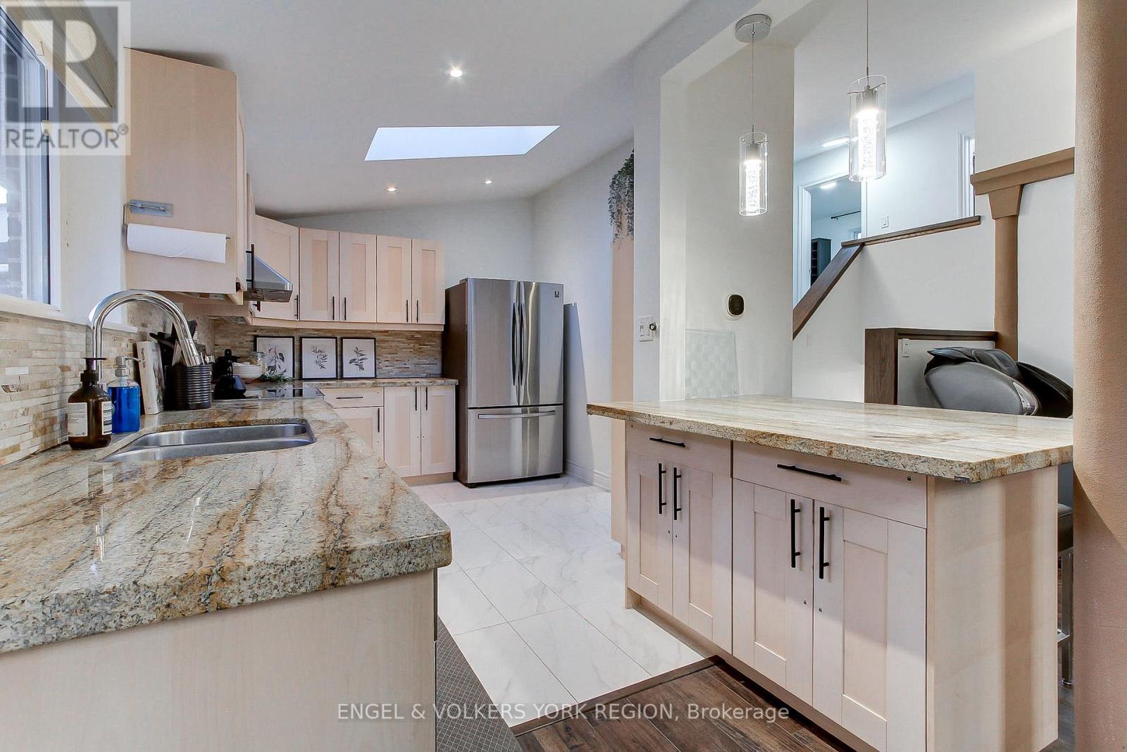 109 Verobeach Boulevard, Toronto, Ontario  M9M 1P8 - Photo 17 - W12517360