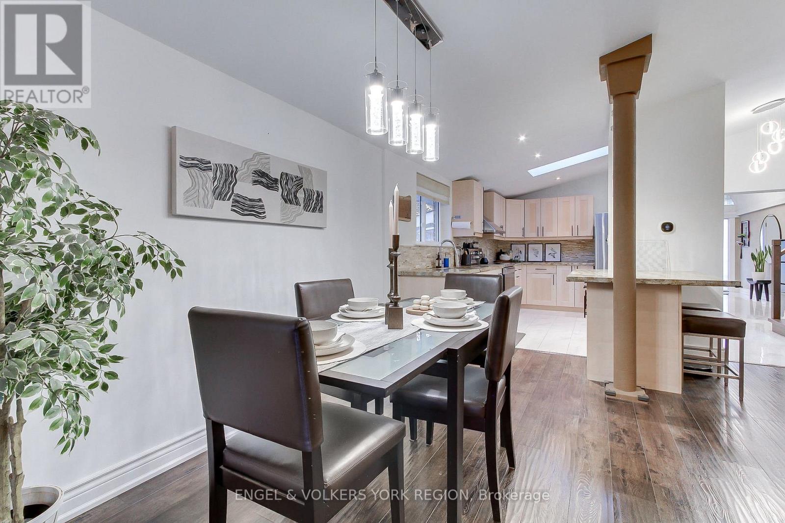 109 Verobeach Boulevard, Toronto, Ontario  M9M 1P8 - Photo 18 - W12517360