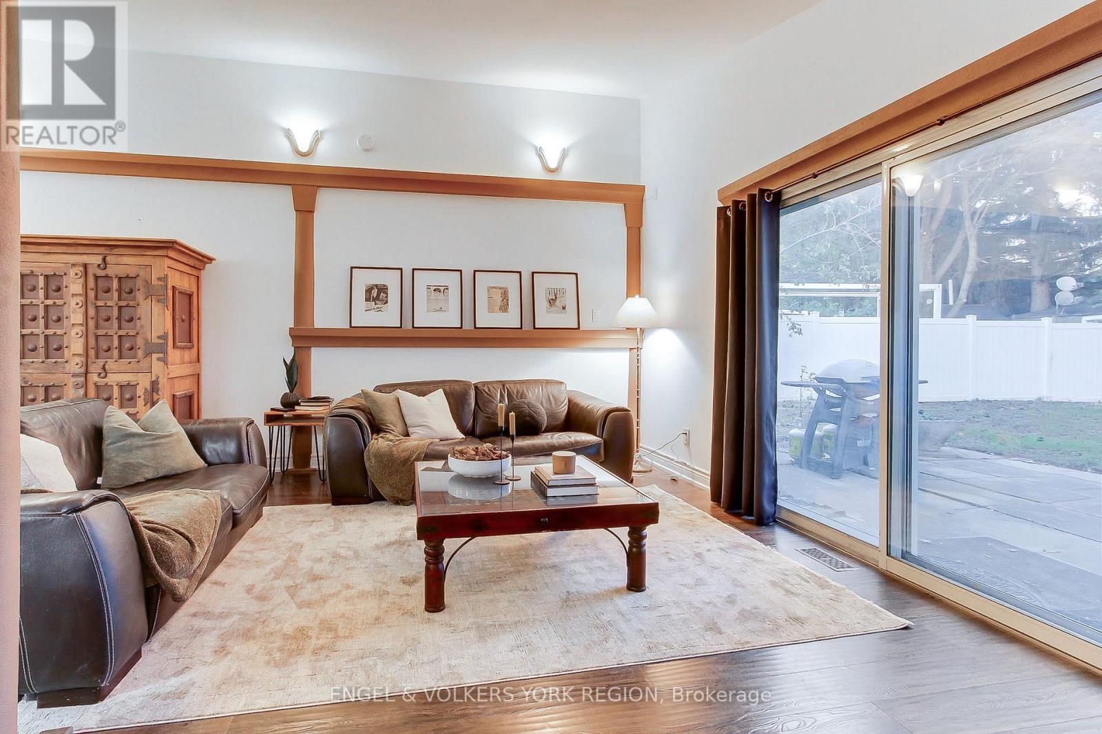 109 Verobeach Boulevard, Toronto, Ontario  M9M 1P8 - Photo 22 - W12517360