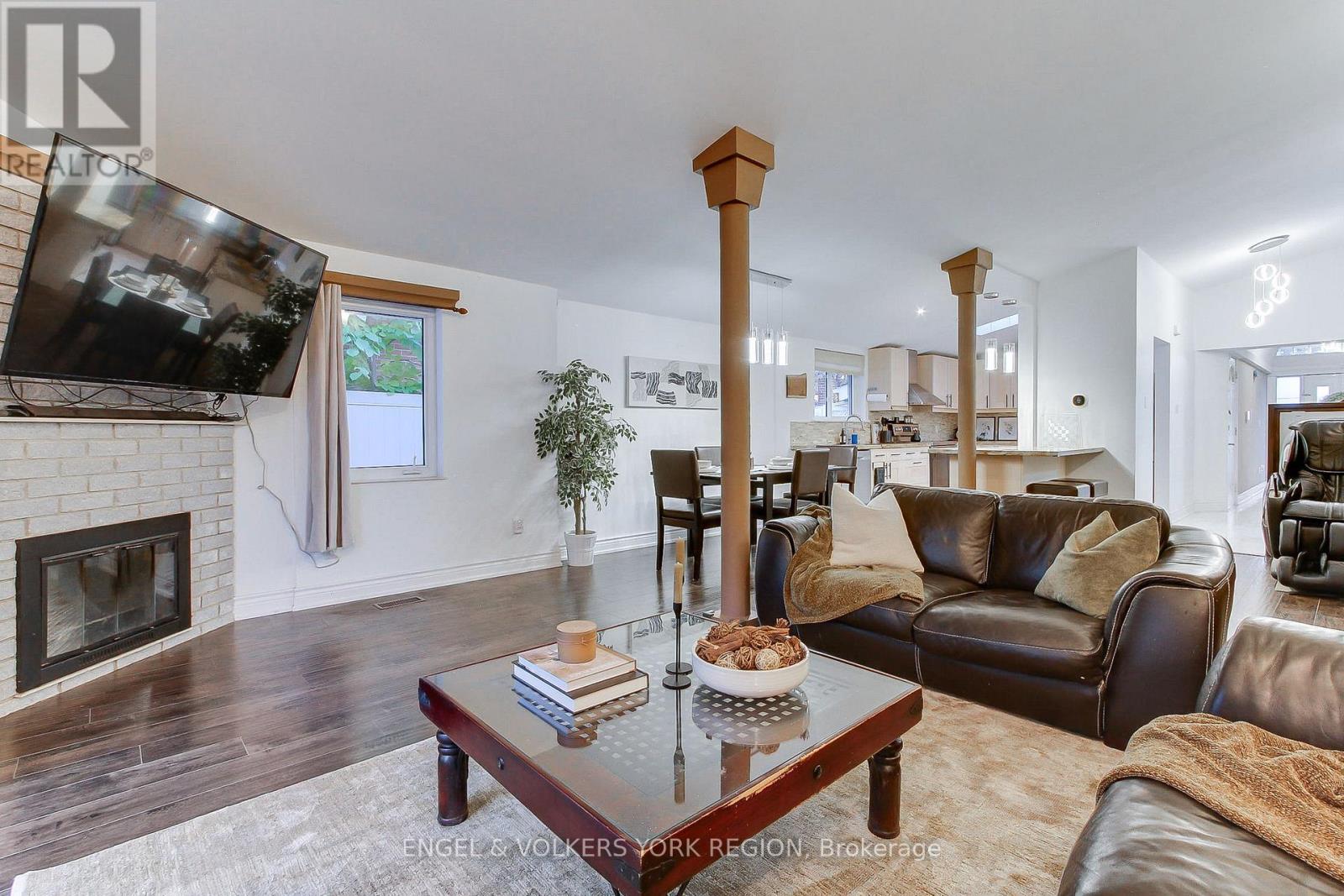 109 Verobeach Boulevard, Toronto, Ontario  M9M 1P8 - Photo 24 - W12517360