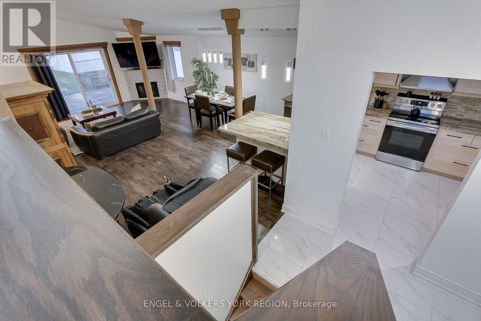 109 Verobeach Boulevard, Toronto, Ontario  M9M 1P8 - Photo 25 - W12517360