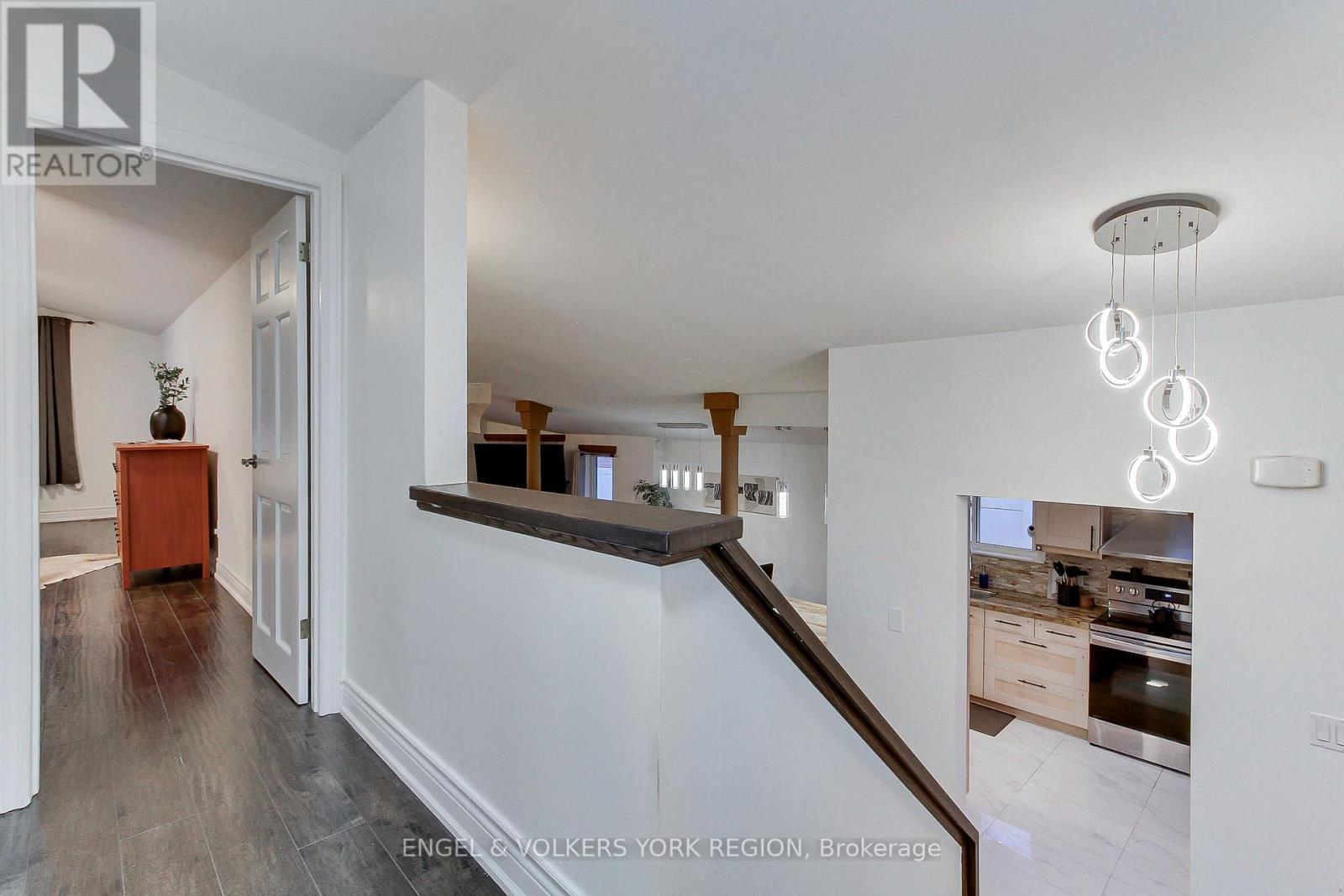 109 Verobeach Boulevard, Toronto, Ontario  M9M 1P8 - Photo 26 - W12517360