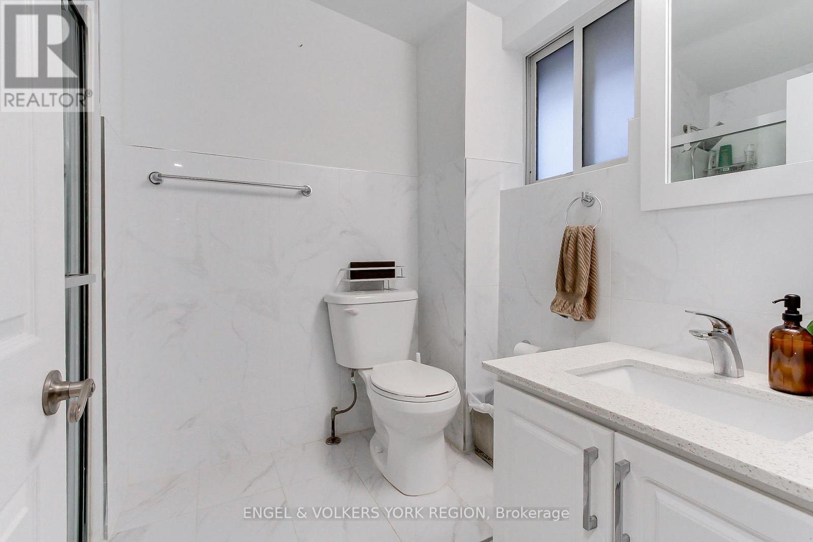 109 Verobeach Boulevard, Toronto, Ontario  M9M 1P8 - Photo 30 - W12517360