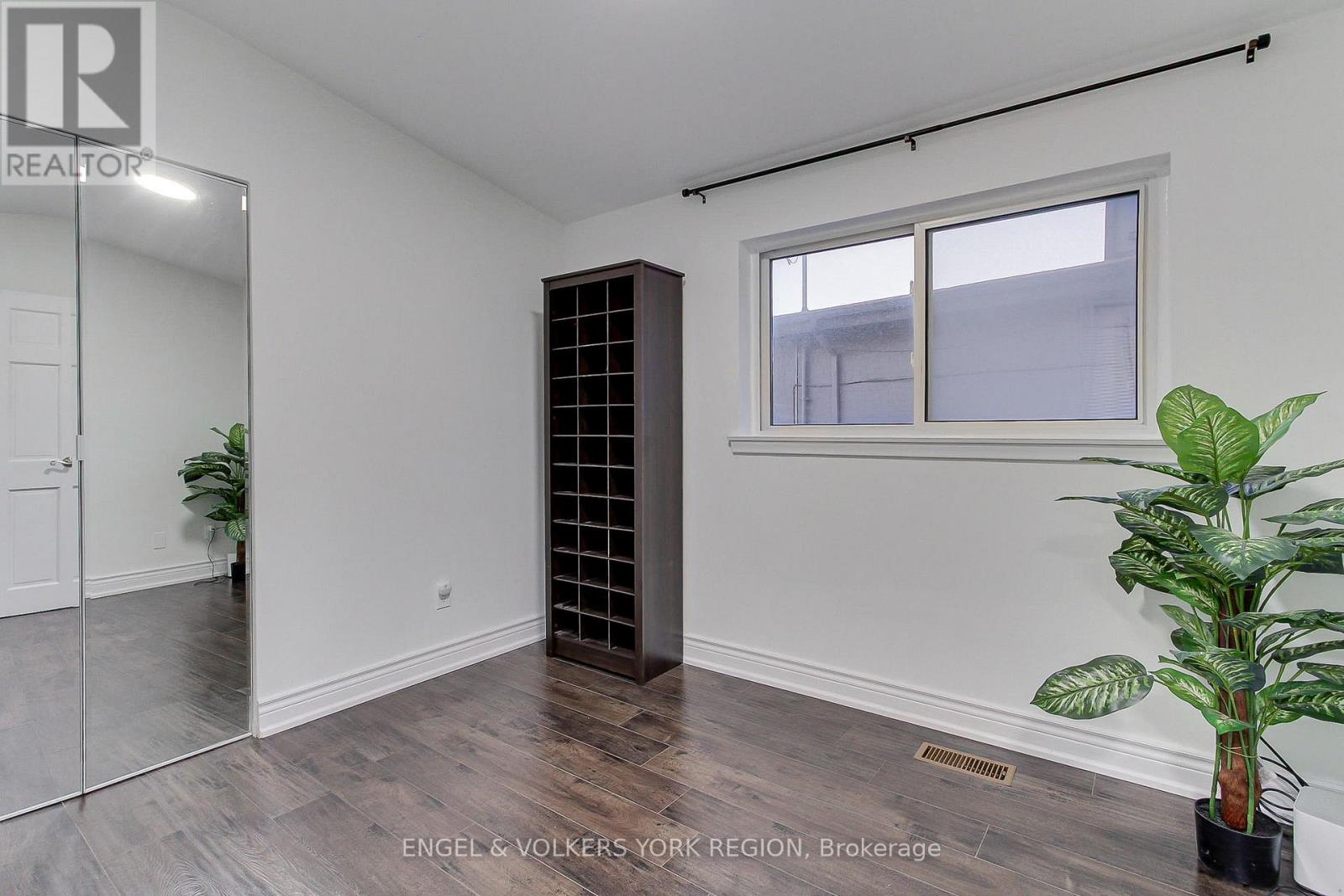 109 Verobeach Boulevard, Toronto, Ontario  M9M 1P8 - Photo 35 - W12517360