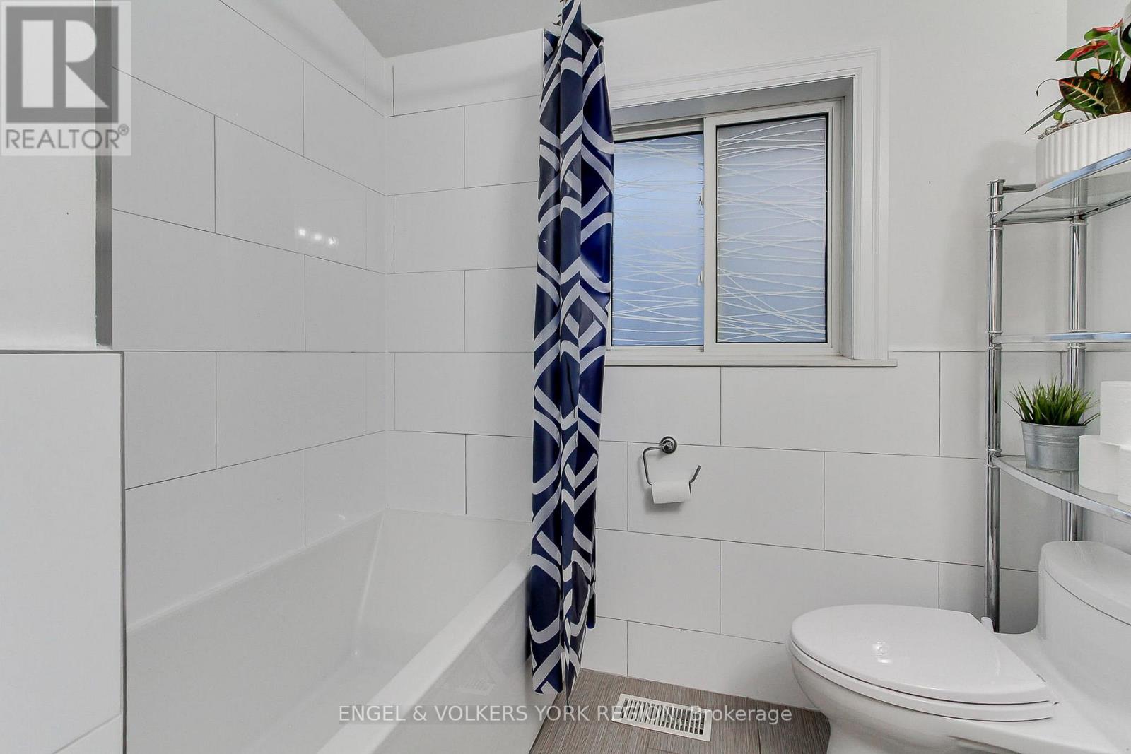 109 Verobeach Boulevard, Toronto, Ontario  M9M 1P8 - Photo 37 - W12517360