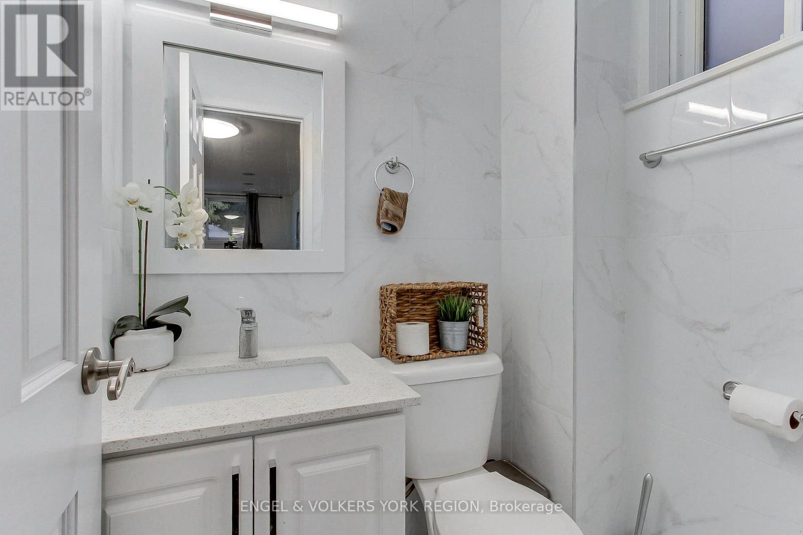 109 Verobeach Boulevard, Toronto, Ontario  M9M 1P8 - Photo 42 - W12517360