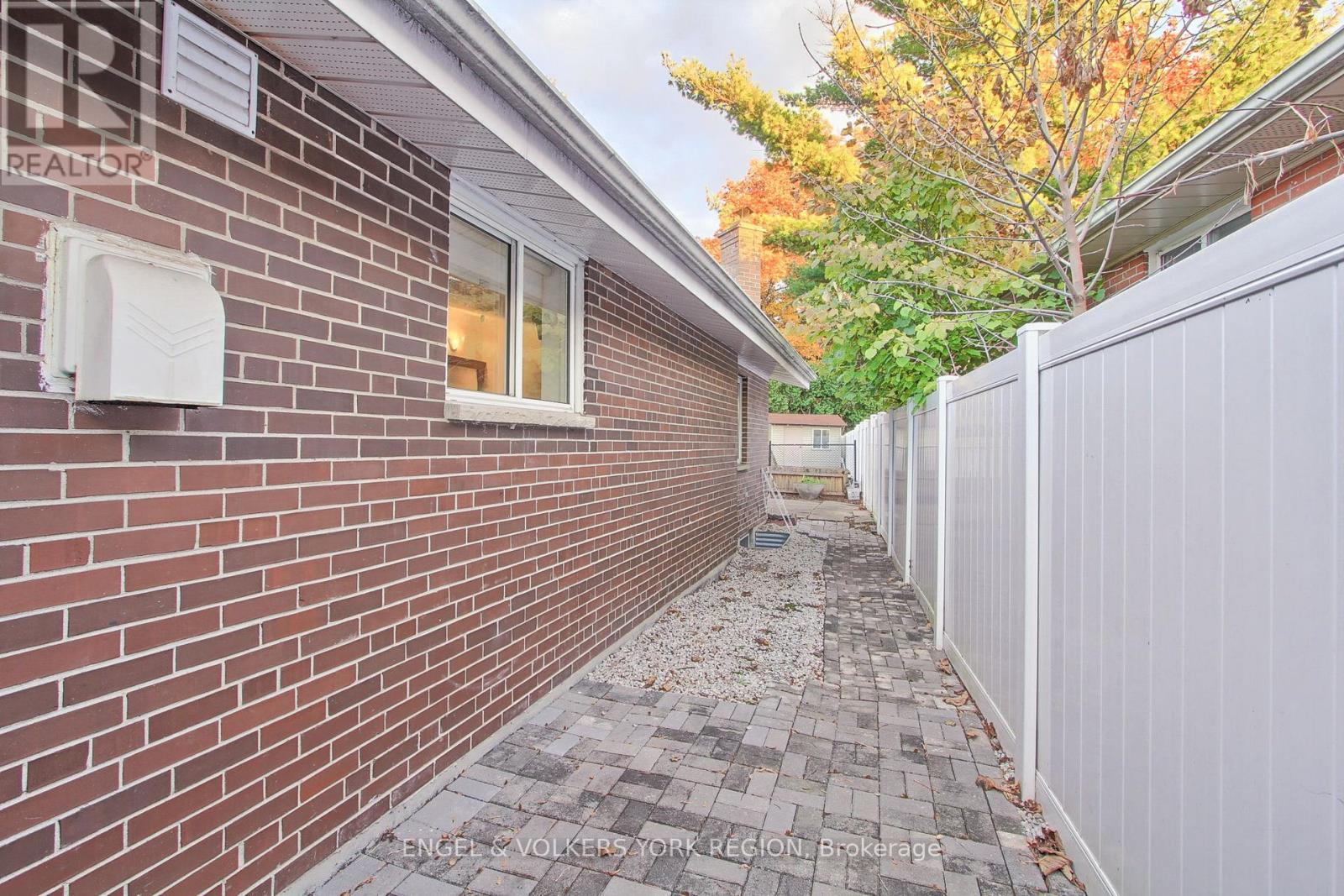 109 Verobeach Boulevard, Toronto, Ontario  M9M 1P8 - Photo 43 - W12517360