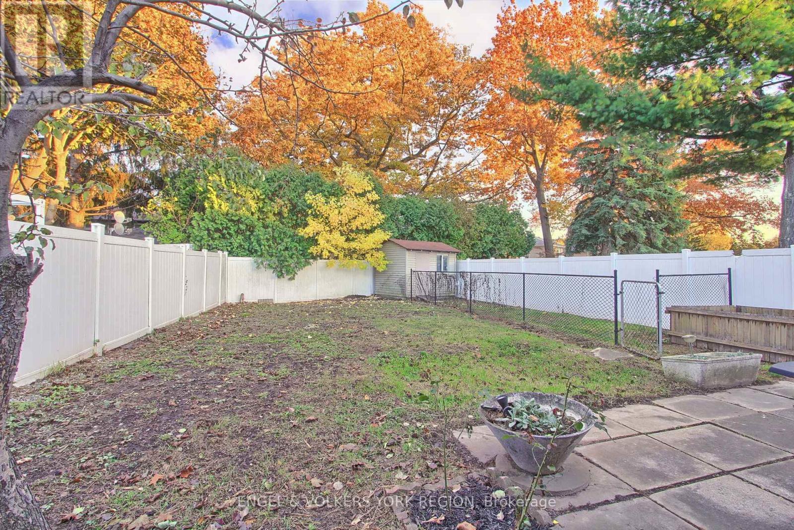 109 Verobeach Boulevard, Toronto, Ontario  M9M 1P8 - Photo 45 - W12517360