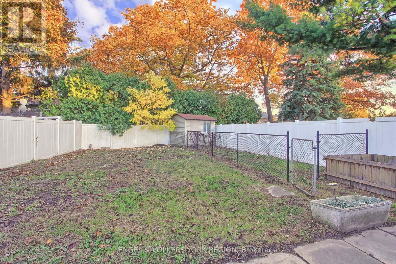 109 Verobeach Boulevard, Toronto, Ontario  M9M 1P8 - Photo 46 - W12517360