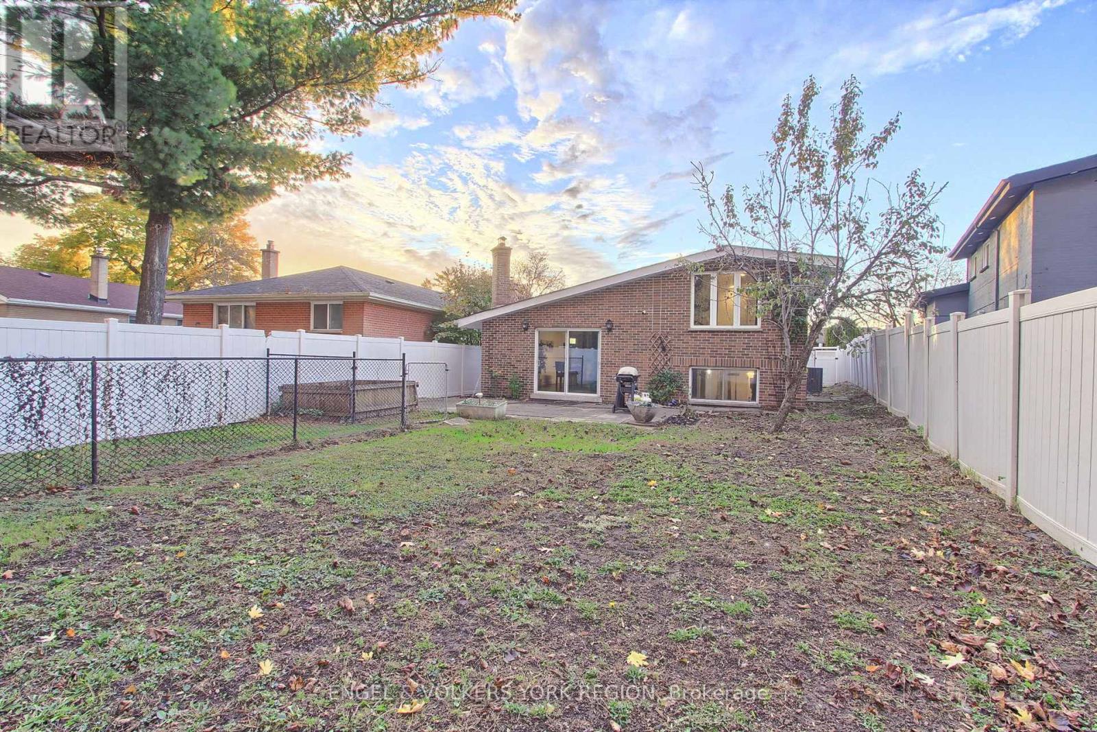 109 Verobeach Boulevard, Toronto, Ontario  M9M 1P8 - Photo 47 - W12517360