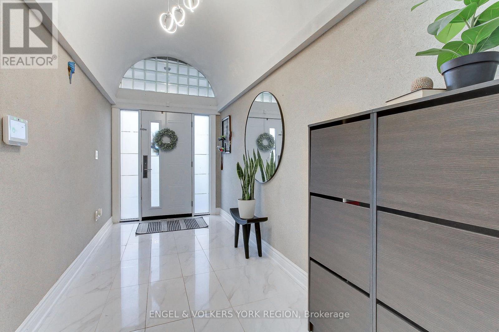 109 Verobeach Boulevard, Toronto, Ontario  M9M 1P8 - Photo 6 - W12517360