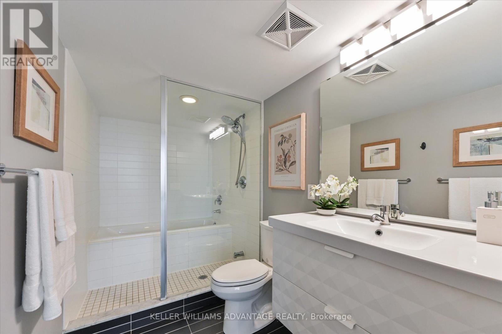 2910 - 155 Legion Road N, Toronto, Ontario  M8Y 0A7 - Photo 21 - W12517390