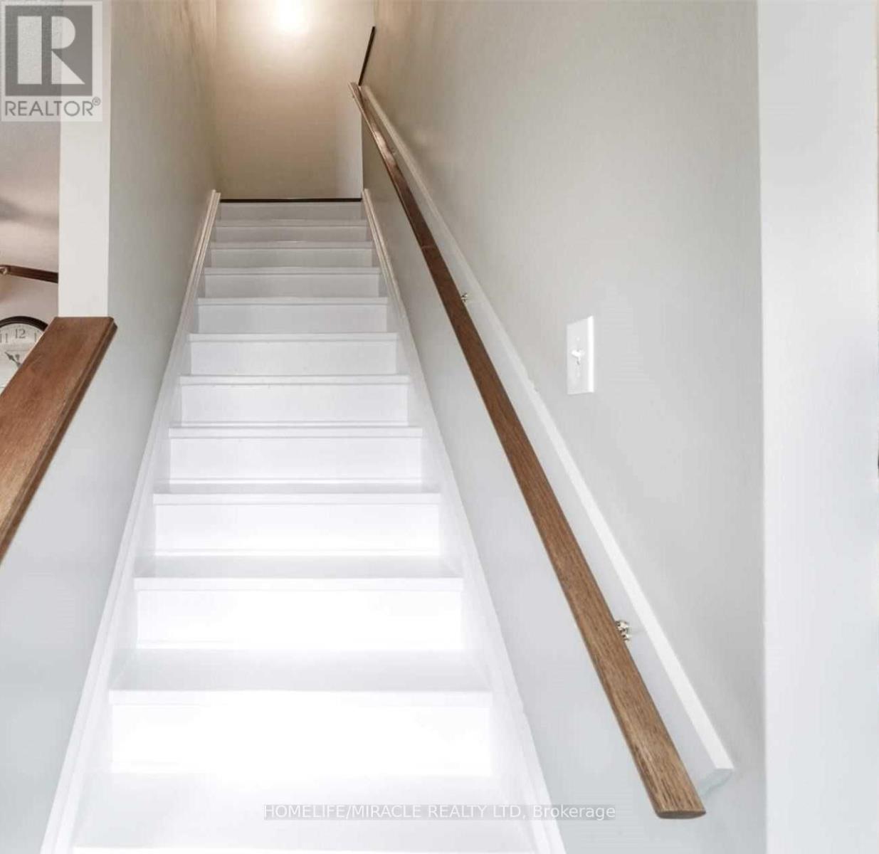 11 Hector Court, Brampton, Ontario  L6S 1P1 - Photo 10 - W12517428