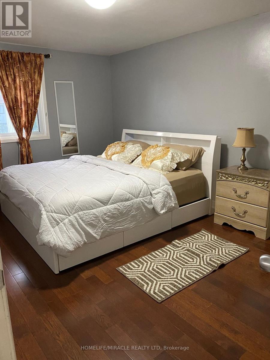 11 Hector Court, Brampton, Ontario  L6S 1P1 - Photo 11 - W12517428