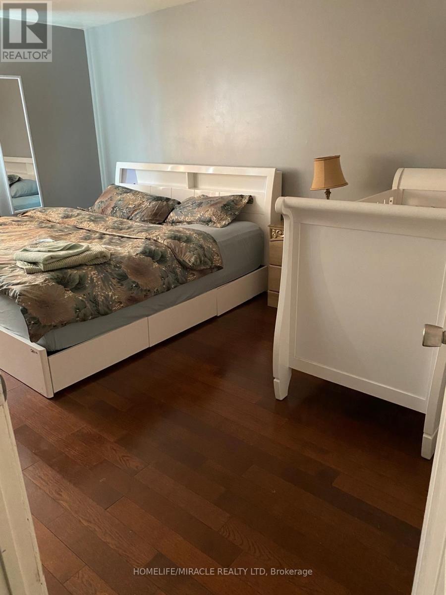 11 Hector Court, Brampton, Ontario  L6S 1P1 - Photo 12 - W12517428