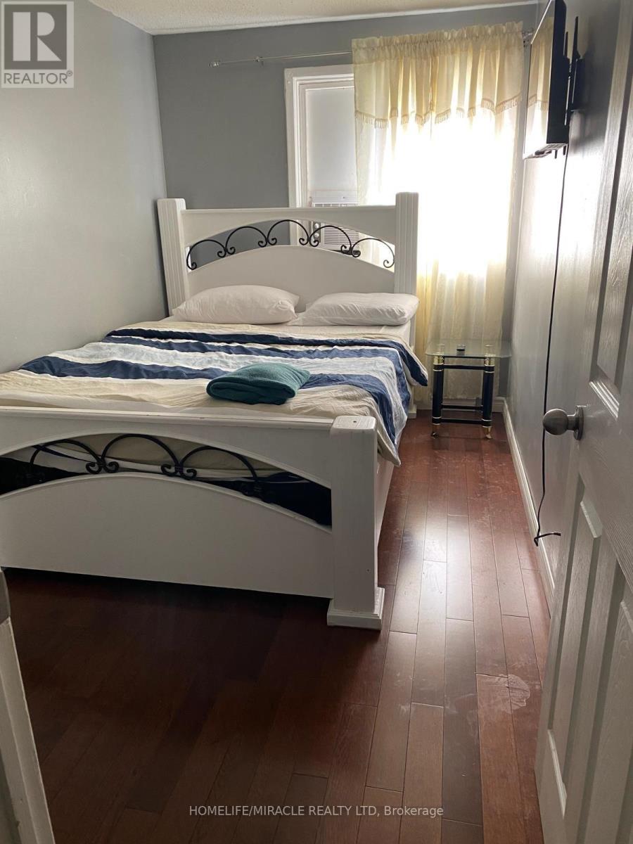 11 Hector Court, Brampton, Ontario  L6S 1P1 - Photo 13 - W12517428