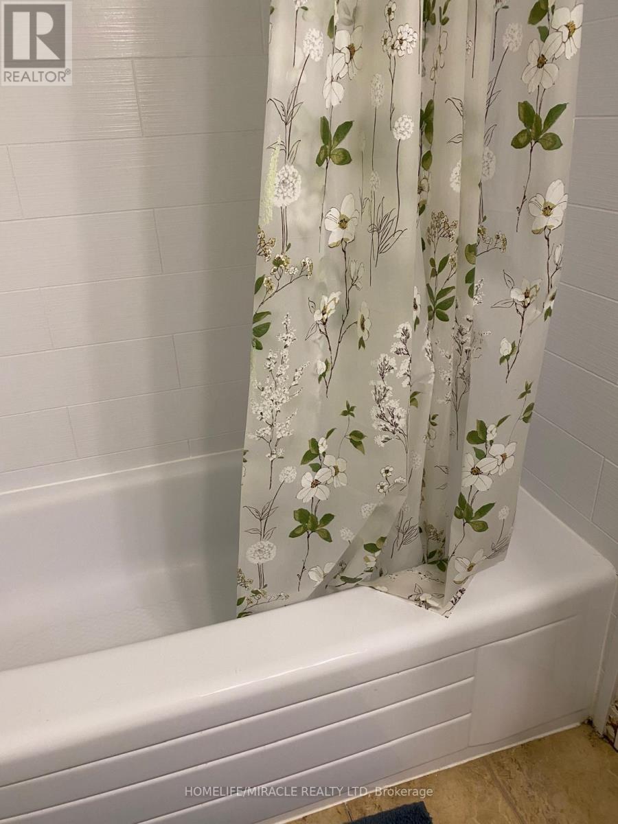 11 Hector Court, Brampton, Ontario  L6S 1P1 - Photo 15 - W12517428