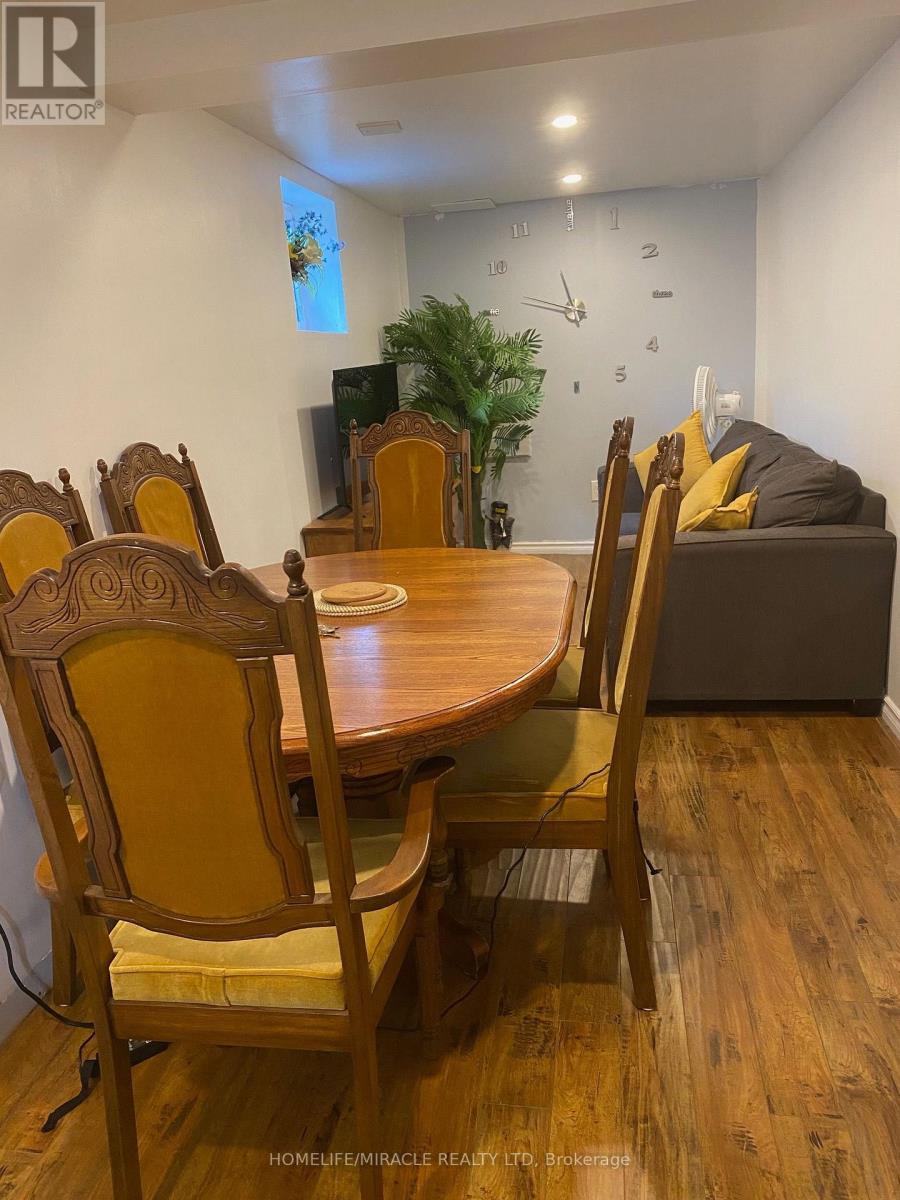 11 Hector Court, Brampton, Ontario  L6S 1P1 - Photo 16 - W12517428