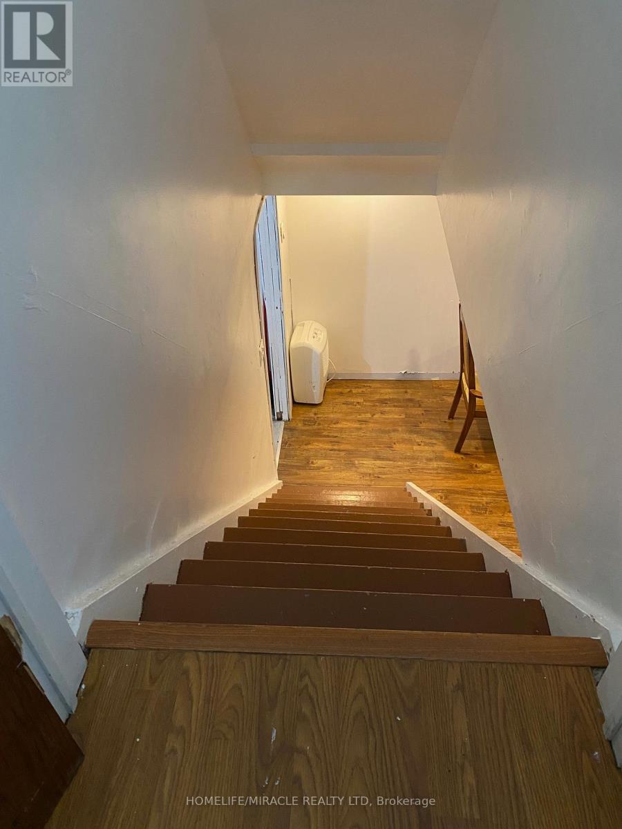 11 Hector Court, Brampton, Ontario  L6S 1P1 - Photo 17 - W12517428