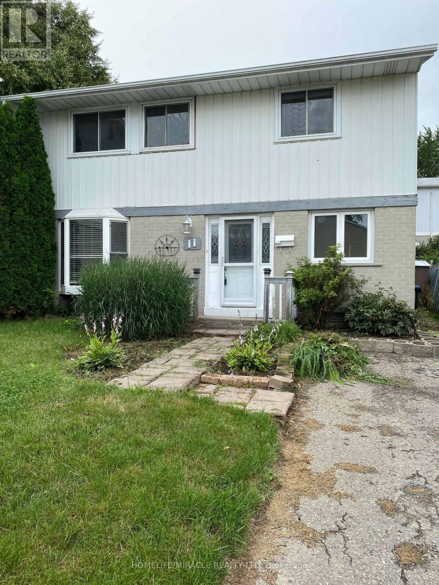 11 Hector Court, Brampton, Ontario  L6S 1P1 - Photo 2 - W12517428