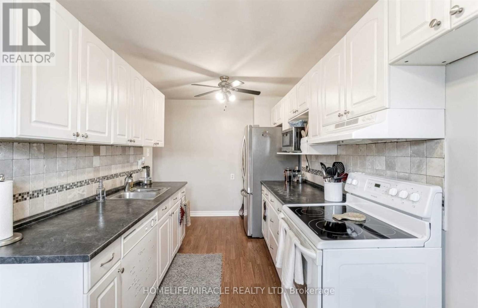 11 Hector Court, Brampton, Ontario  L6S 1P1 - Photo 6 - W12517428