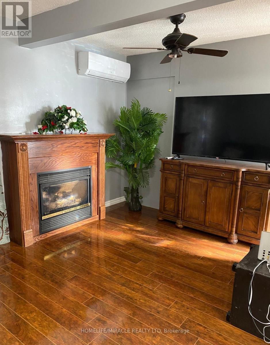 11 Hector Court, Brampton, Ontario  L6S 1P1 - Photo 7 - W12517428