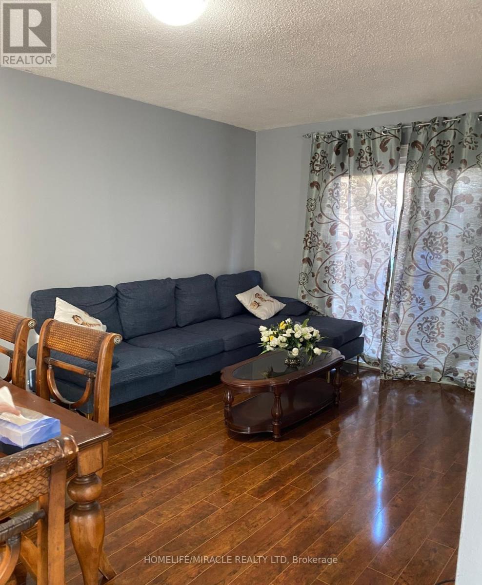 11 Hector Court, Brampton, Ontario  L6S 1P1 - Photo 8 - W12517428